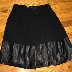 Banana Republic Women’s Black Pleated Skirt Faux
